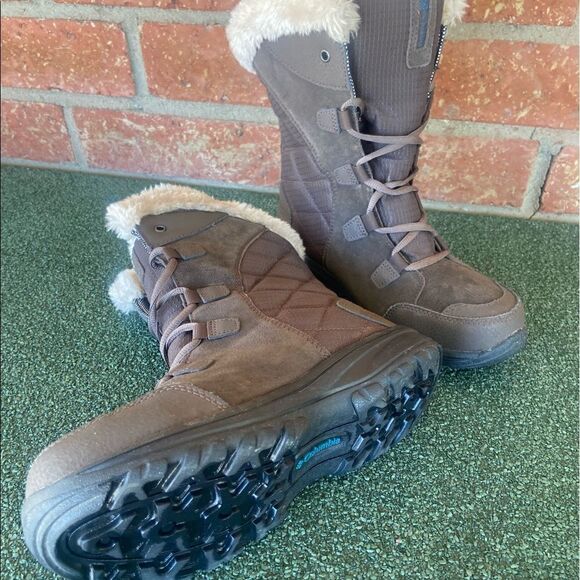 Columbia Ice Maiden II Insulated Waterproof Winter Snow Boots
Size 7 - Picture 14 of 16